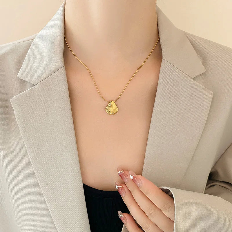 Concha Dorada — Collar Statement