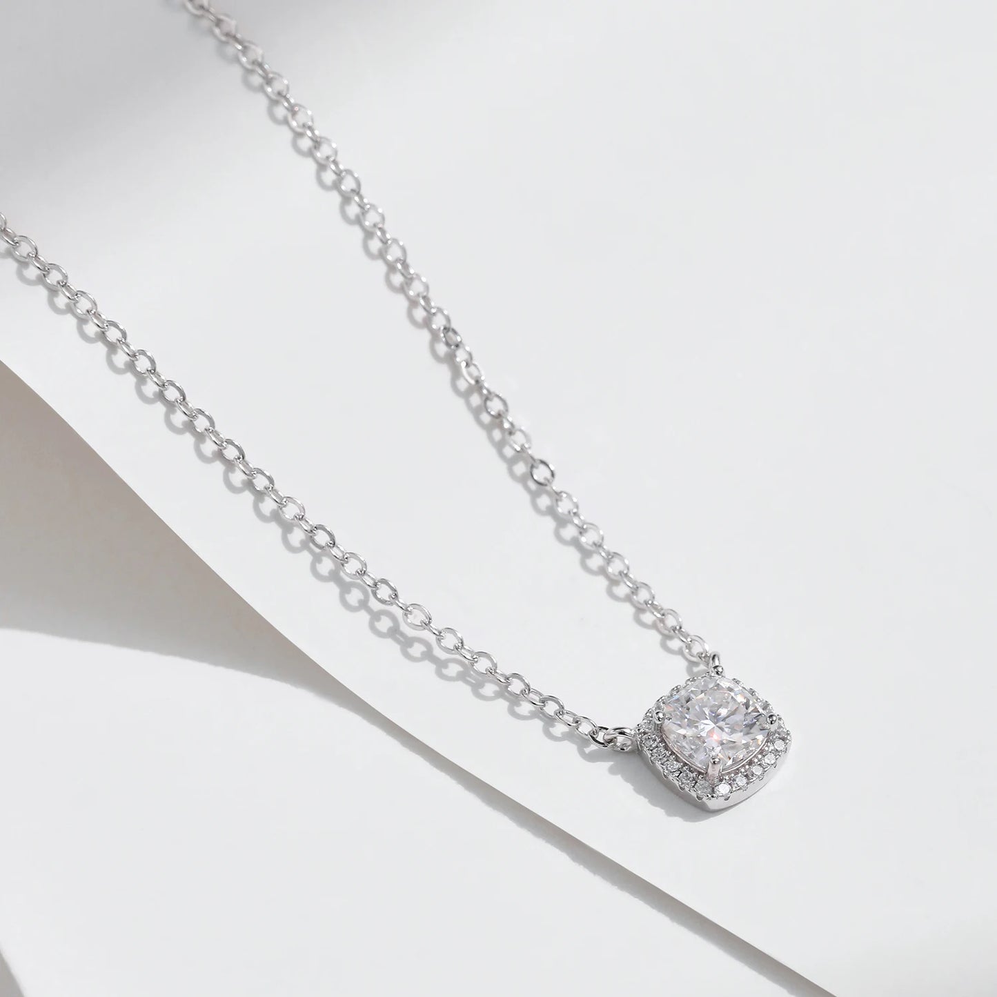 Halo Imperial — Collar Moissanita