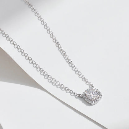 Halo Imperial — Collar Moissanita
