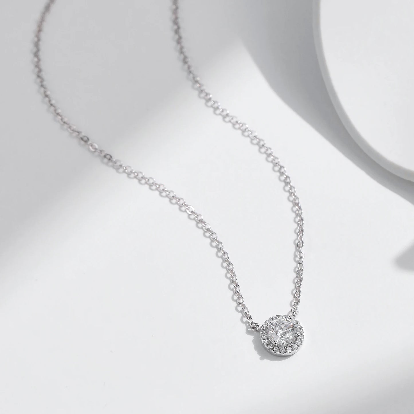 Halo Imperial — Collar Moissanita